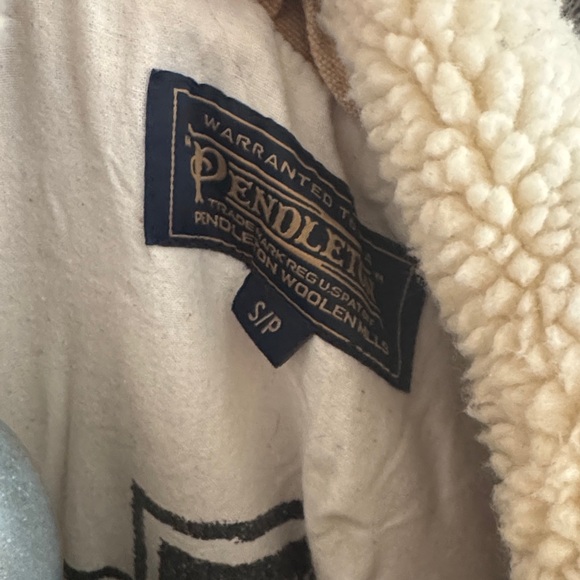 WOMENS PENDLETON RARE!!! Tan Quilted Jacket with Cream Collar - Picture 3 of 4